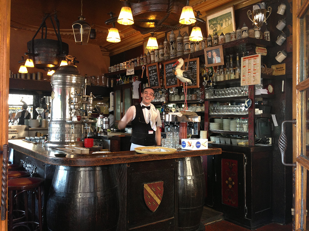 Eine typische Bar in Paris